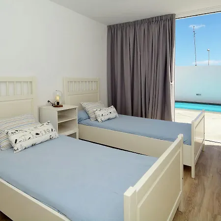Spacious In Puerto Del Carmen With Swimming Pool Villa *
